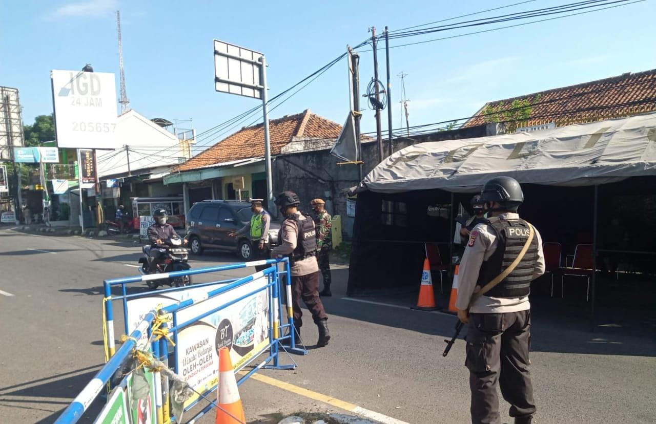 PPKM Level 4 Di Cirebon Kota Dijaga Ketat Satuan Brimob Jabar