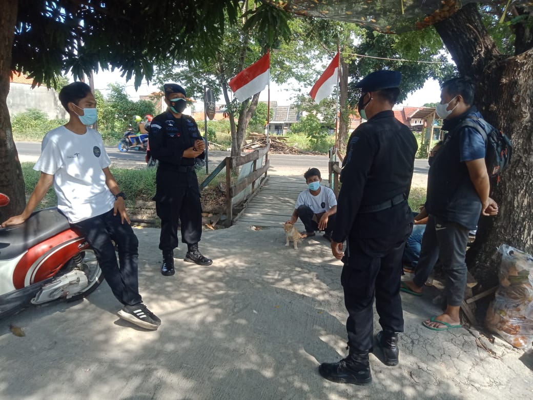 Upaya Brimob Polda Jabar Menekan Meluasnya Penularan Pandemi Virus Corona Covid-19