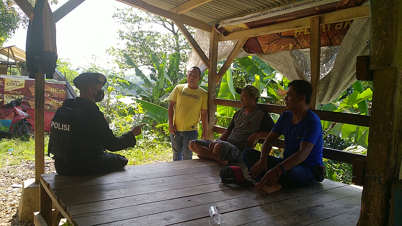 Masyarakat Kampung Tangguh Jangari Binaan Brimob Polda Jabar Dihimbau Taat Protokol Kesehatan