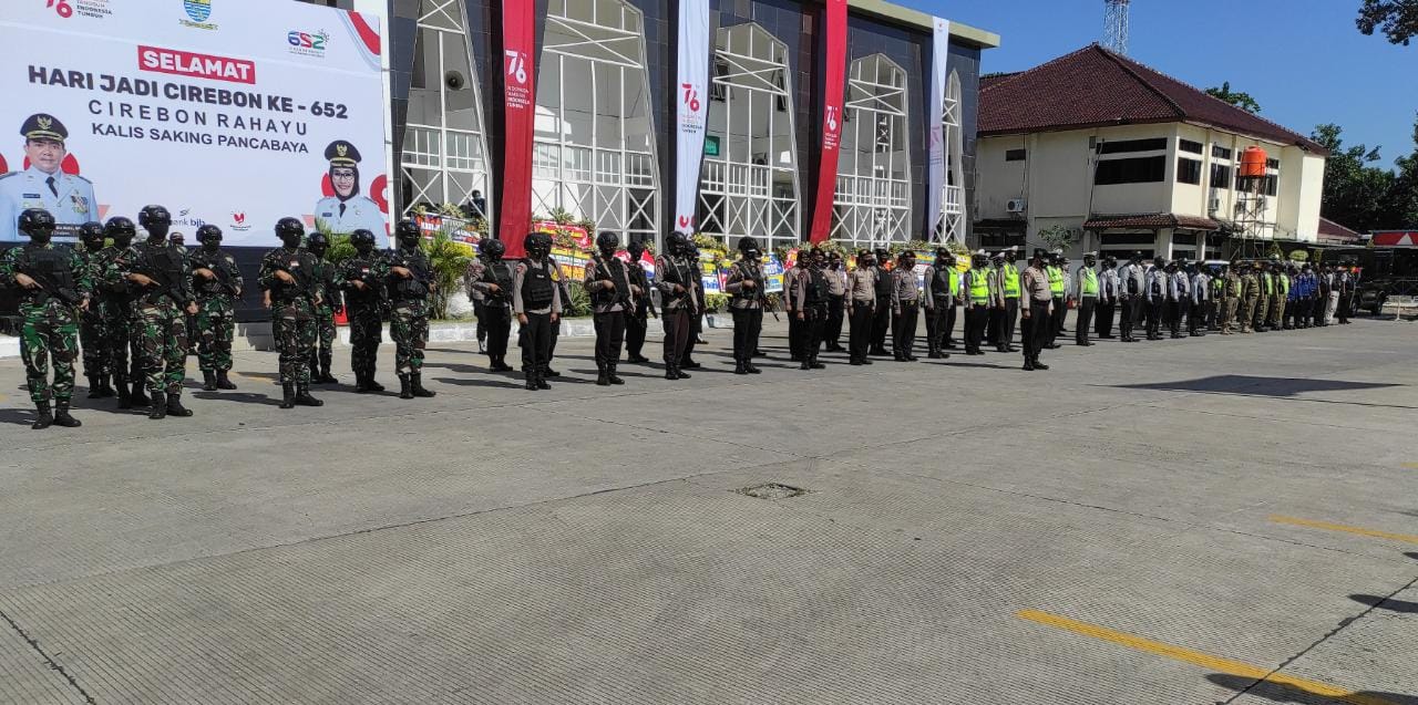 Brimob Jabar ikuti Apel Gelar Pasukan Pemberlakuan Pembatasan Lalu Lintas Wilkum Polres Cirebon Kota
