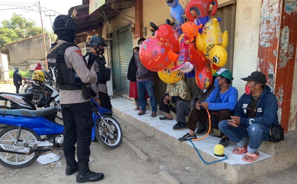 Brimob Jabar Ajak Pedagang Dan Warga Untuk Cegah Covid-19 Dengan Terapkan Protokol Kesehatan