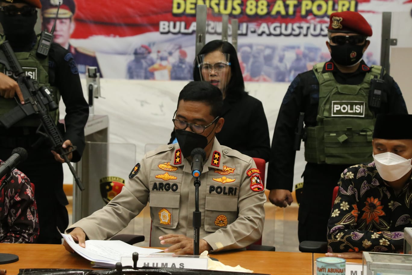 Tangkap 53 Terduga Teroris di 11 Provinsi, Polri Paparkan Sumber Pendanaan Kelompok JI