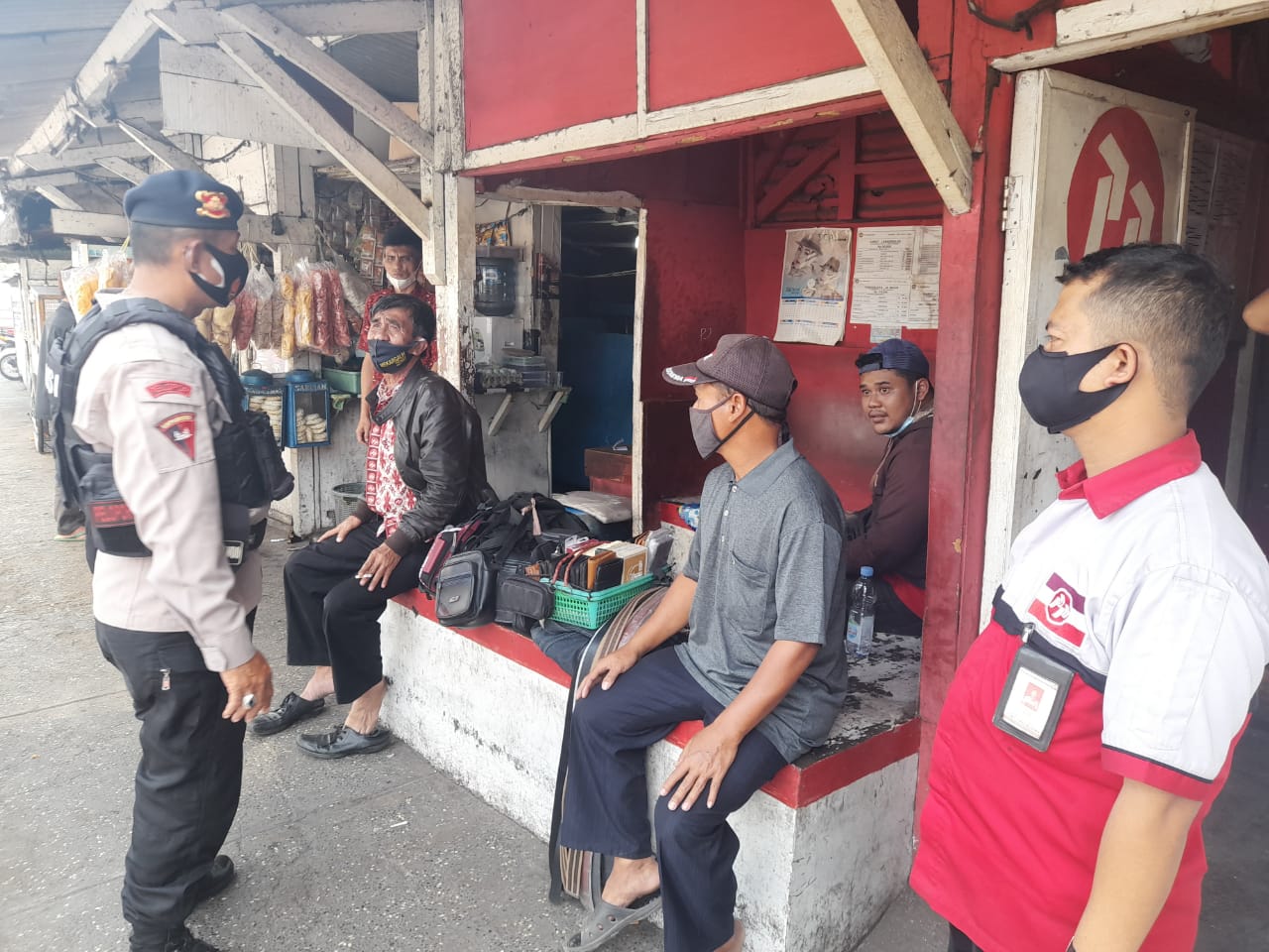 PPKM Darurat Diterapkan, Brimob Jabar Terus Beri Himbauan Prokes Kepada Masyarakat