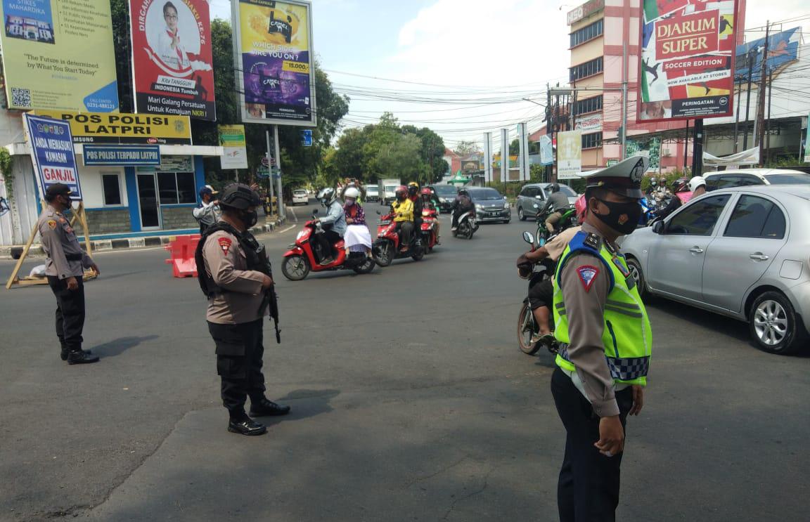 Brimob Jabar Kembali Amankan Pemberlakuan Ganjil Genap Kota Cirebon