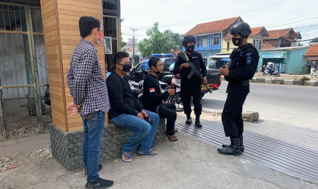 Cegah Sebaran Corona, Brimob Jabar Berikan Edukasi Sikapi PPKM