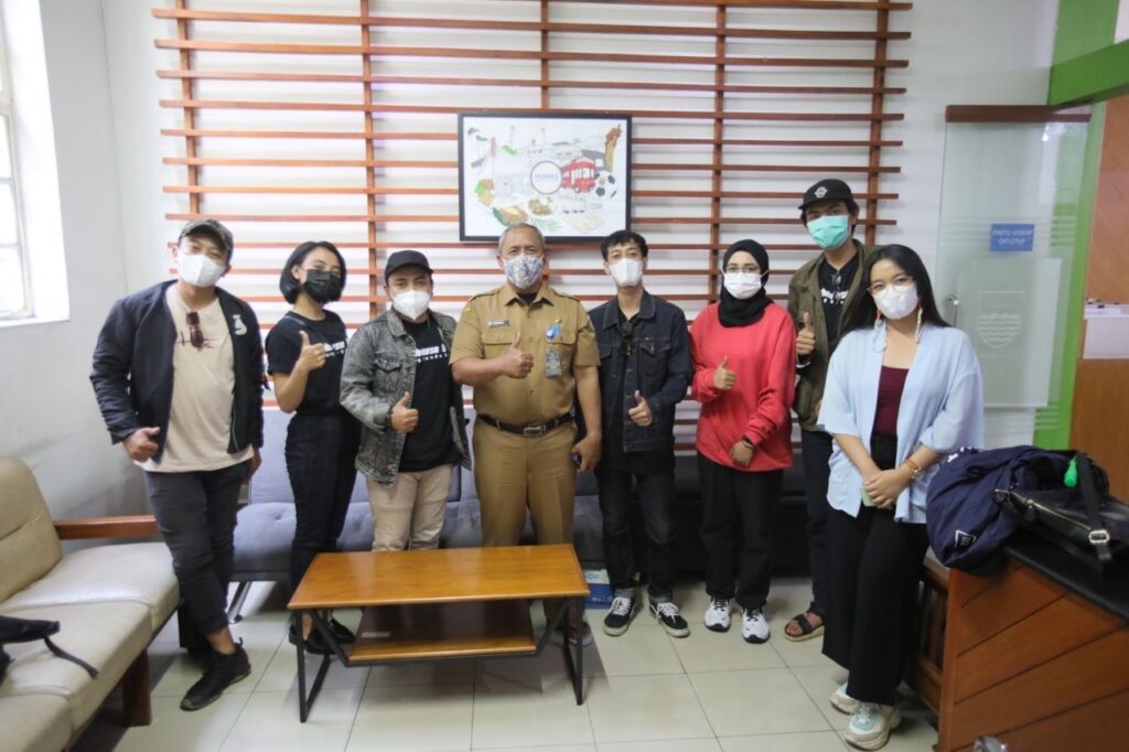 USA, Komunitas dari "Club House" yang Viral dengan Aksi Berbagi Nasi