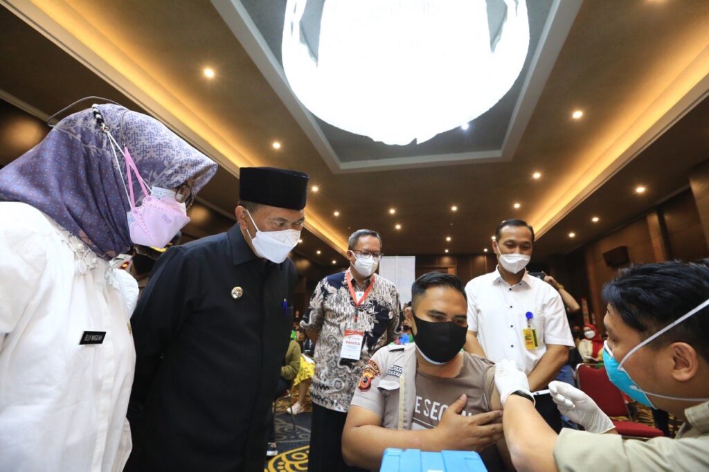 Hore! Petugas Swalayan di Kota Bandung 100 Persen Sudah di Vaksin