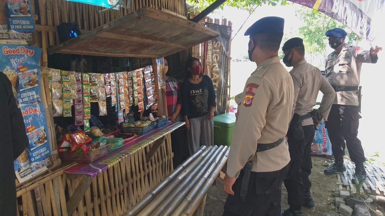 Berikan Himbauan, Brimob Jabar Ingatkan Warga Untuk Menjalankan Prokes Ditengah Pandemi Virus Covid-19