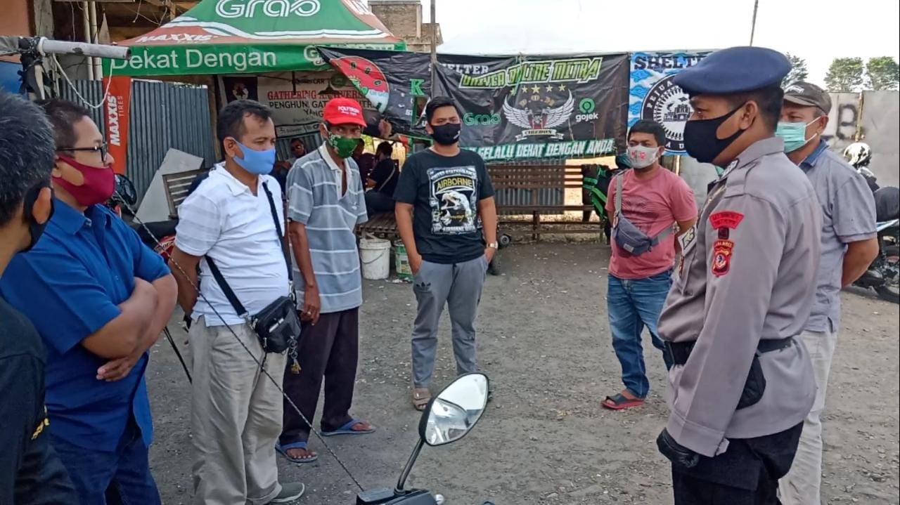 Brimob Jabar Himbau Warga Plumbon Taat Prokes Ditengah Pandemi