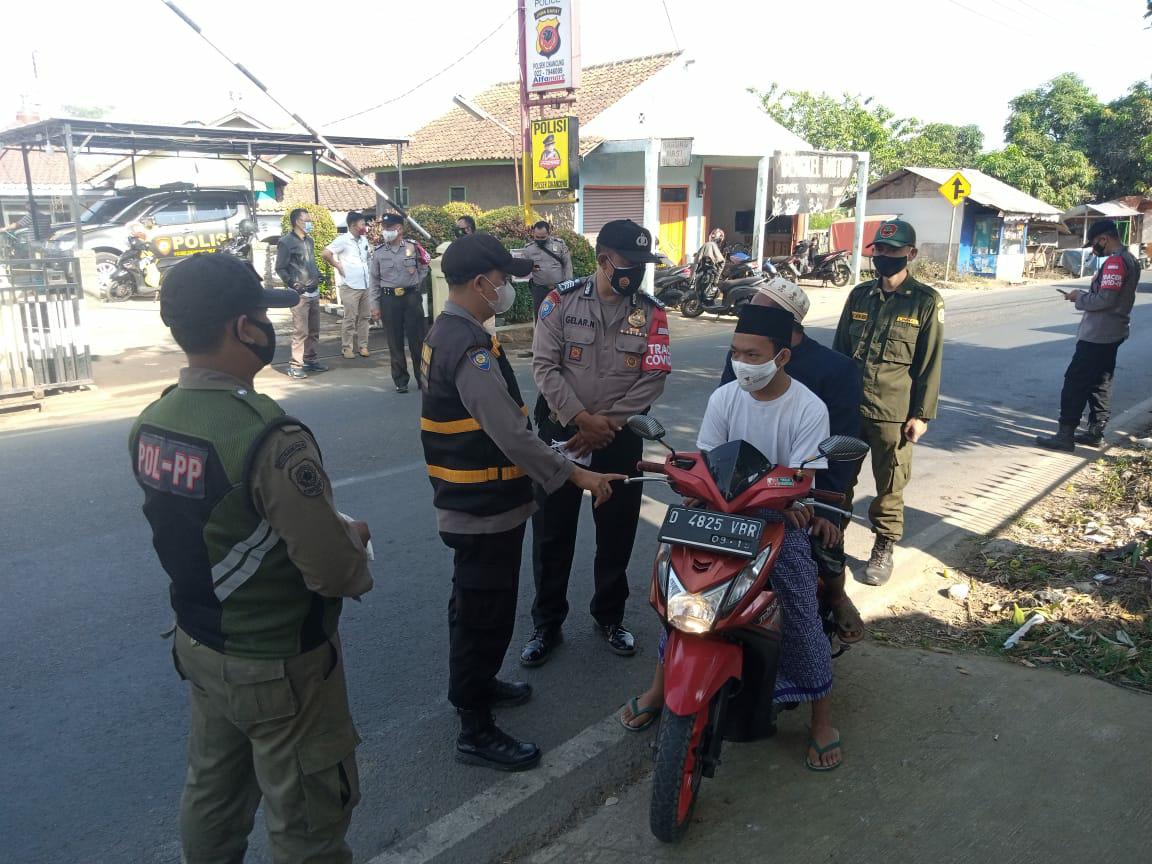 Petugas Gabungan Gelar Operasi Yustisi, Berikan Himbauan 5M Penerapan PPKM Darurat Mikro Level III