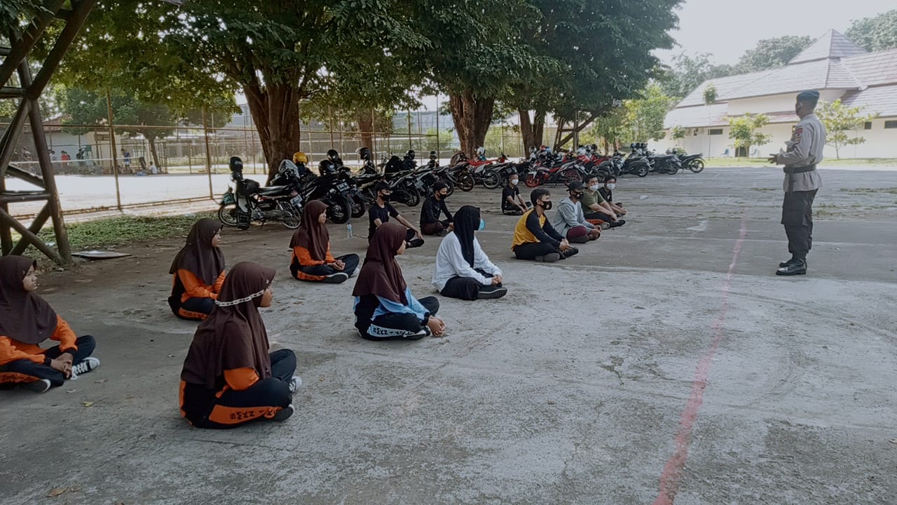 Brimob Jabar Berikan Himbauan Kepada Remaja Cirebon