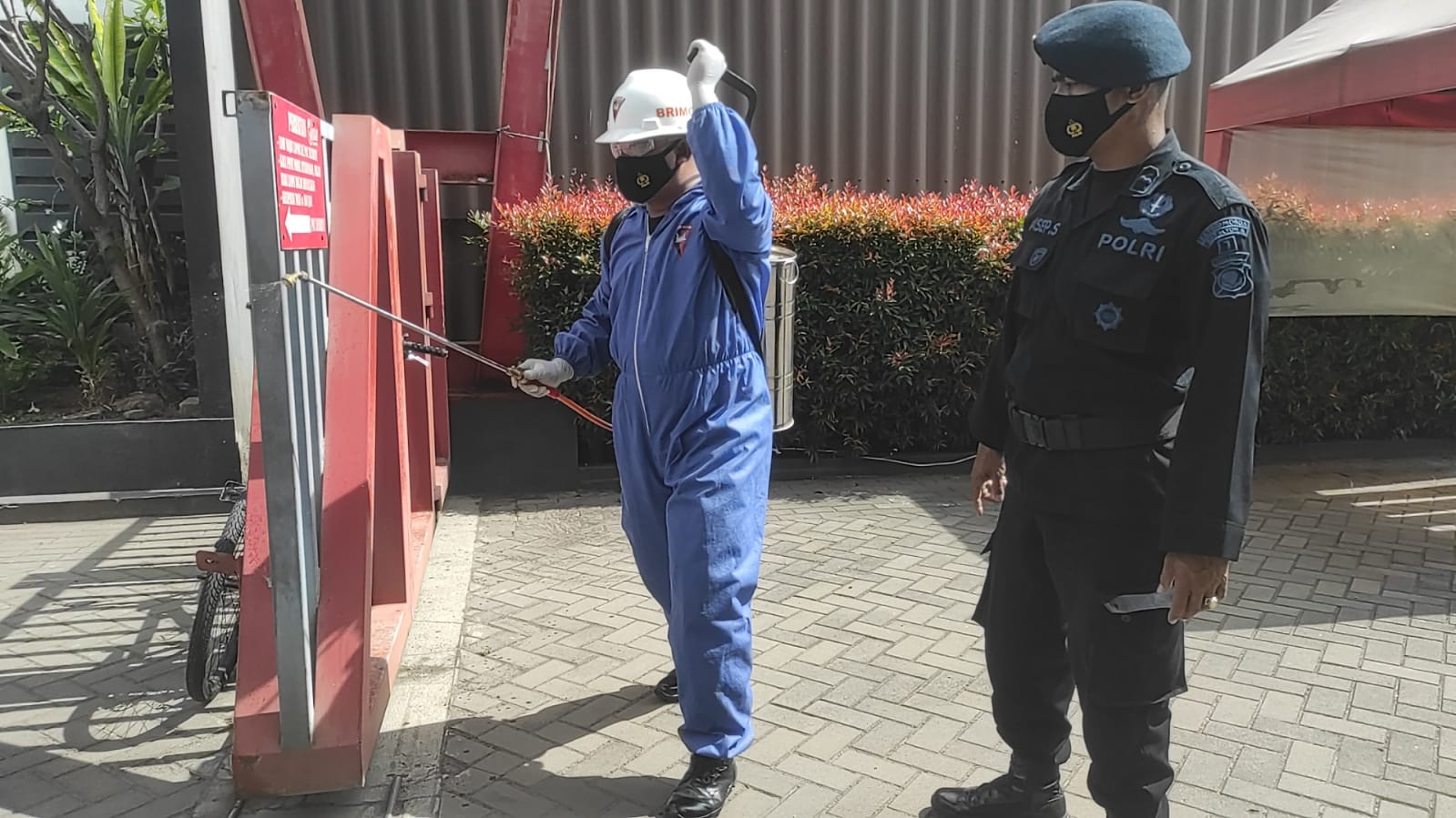 Perum Venus Kembali Jadi Sasaran Penyemprotan Disinfektan Anggota Brimob Jabar