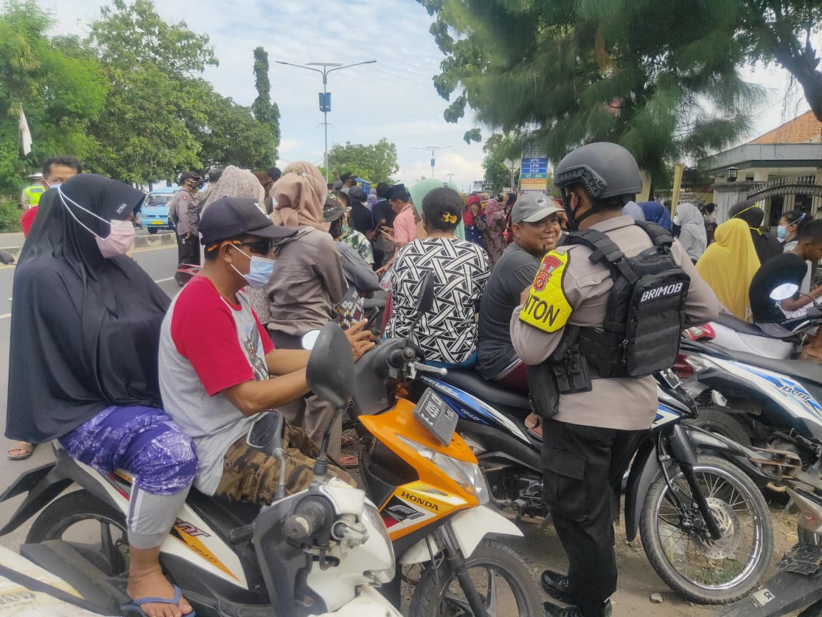 Brimob Jabar Amankan Pendaftaran Calon Pilkades Kertasura