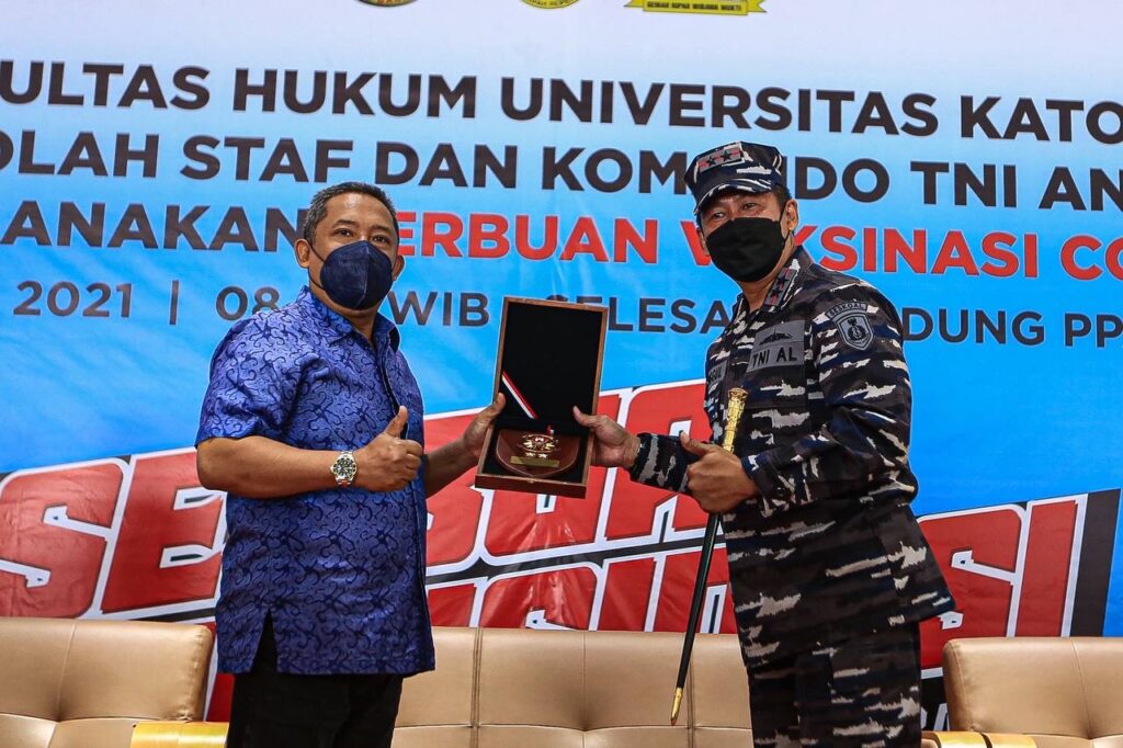 Pemkot Bandung Berkolaborasi dengan UNPAR dan TNI-AL Menargetkan 3500 Orang untuk Vaksin