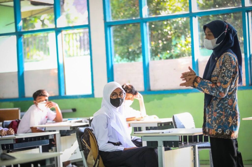 Ema Sumarna Memantau Sejumlah Sekolah di Kota Bandung dan Optimis PTMT Berjalan Optimal