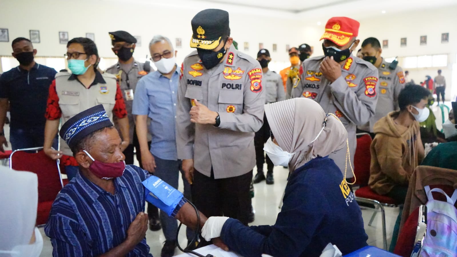 Kapolda Jabar Tinjau Pelaksanaan Gebyar Vaksinasi Massal Presisi Di SPN Polda Jabar
