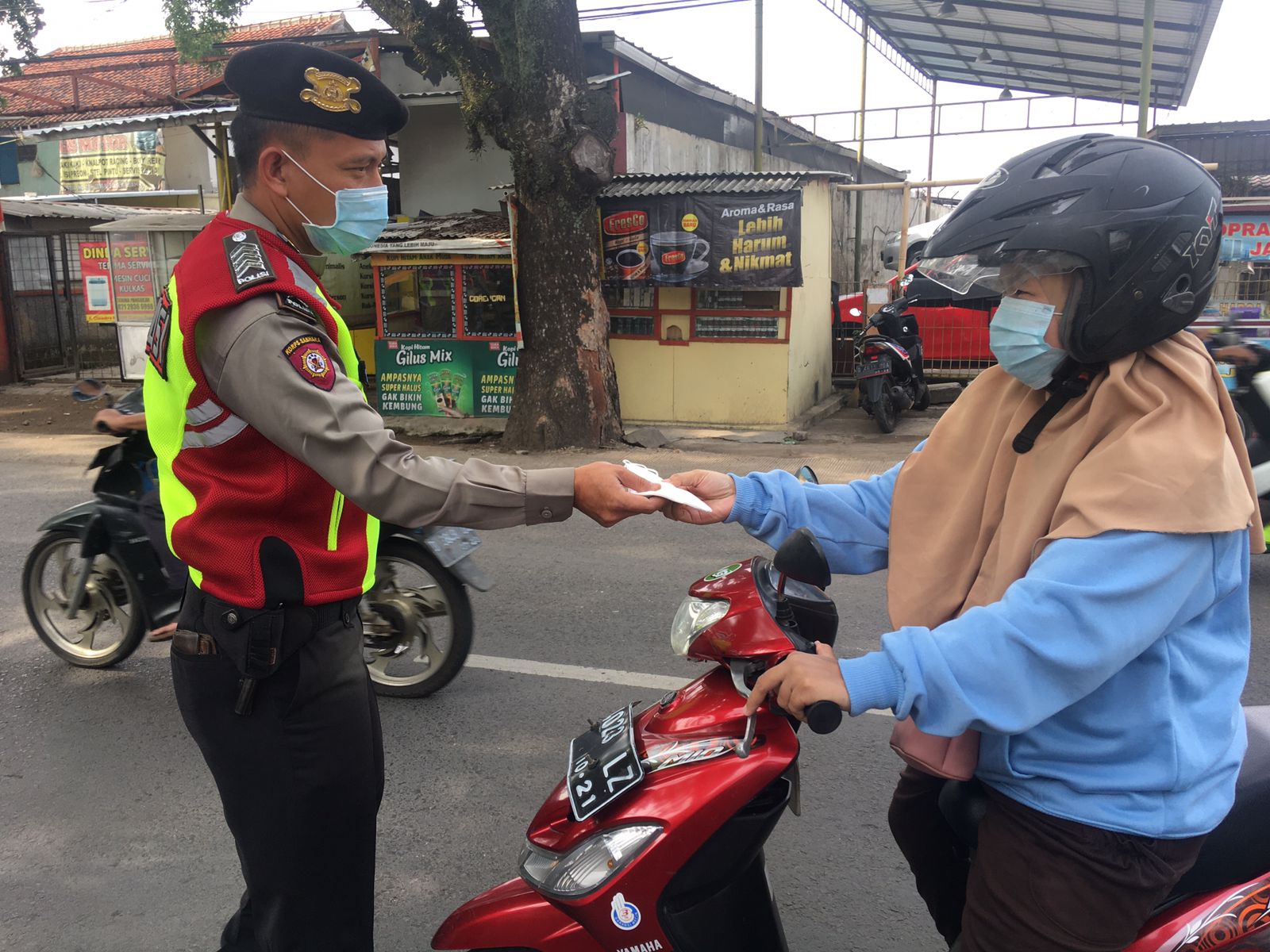 0perasi Yustisi Inpes No. 6 Tahun 2021, Bagikan Masker Dilakukan Polisi Dimasa PPKM