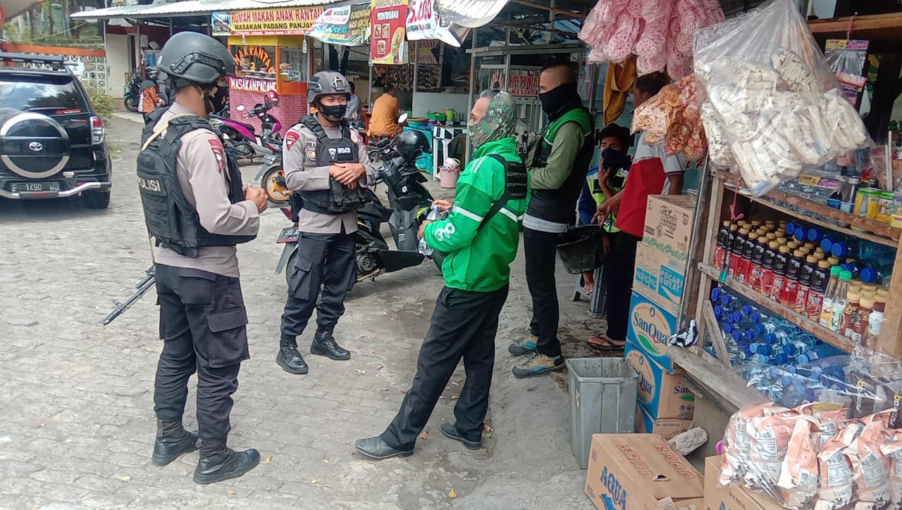 Anggota Kompi 3 Brimob Jabar Patroli Rutin Cegah Gangguan Kamtibmas Dan Pendisiplinan Prokes