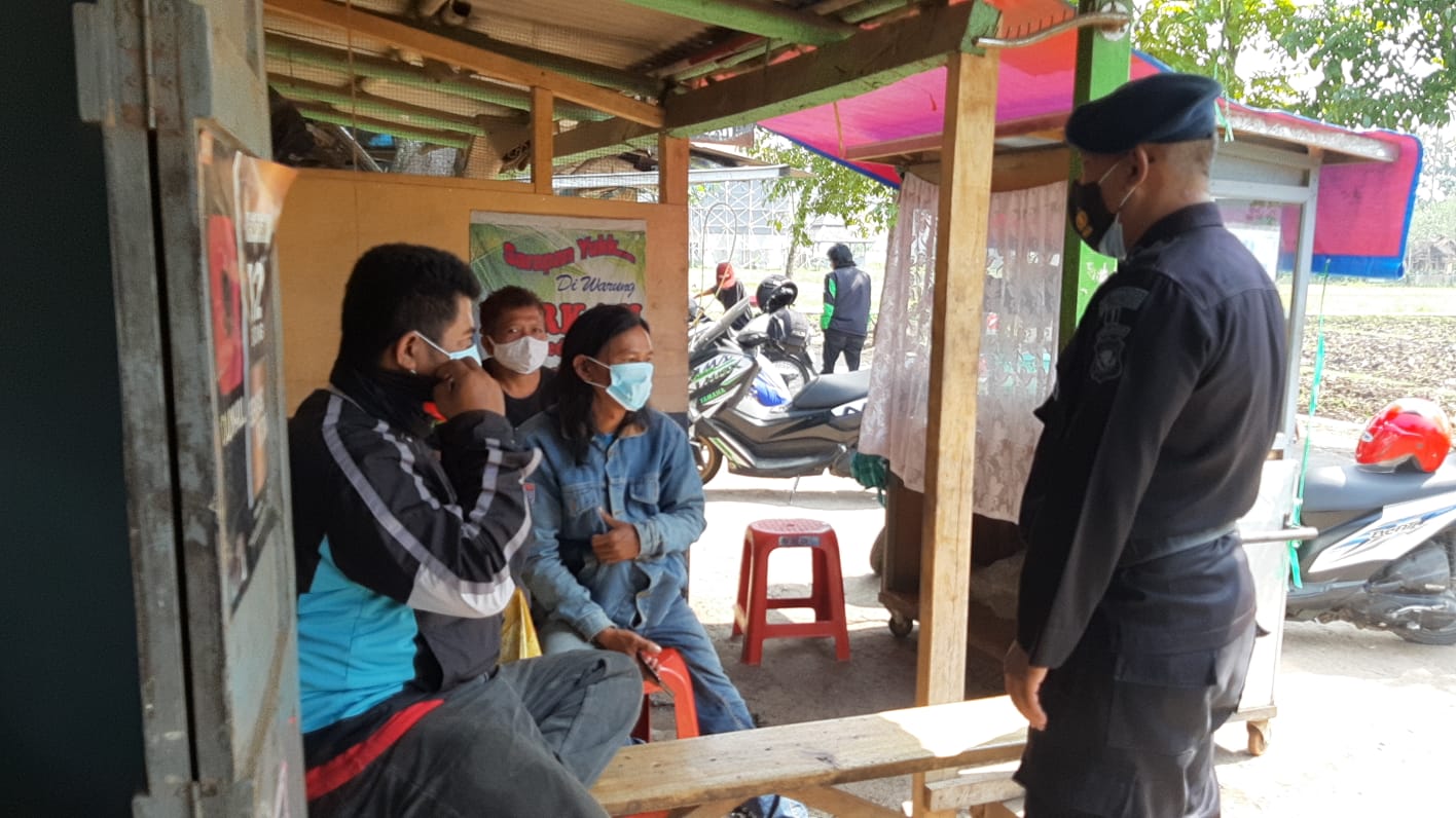 Edukasi Dan Sosialisasi Protokol Kesehatan Brimob Polda Jabar Kepada Masyarakat Cileunyi
