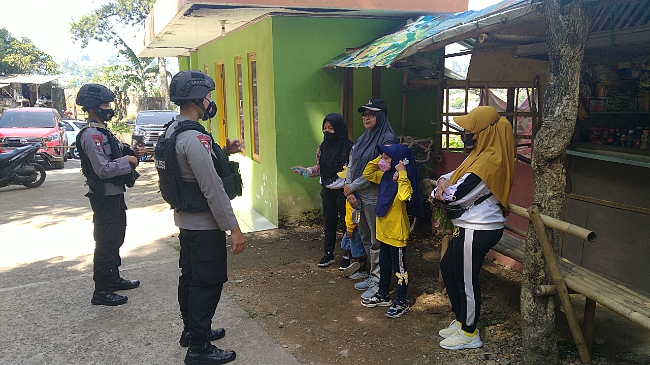 Cegah Penyebaran Covid-19, Satuan Brimob Jabar Ingatkan Disiplin Masyarakat Jalankan Prokes