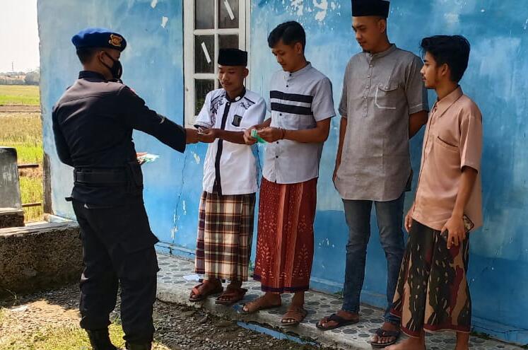 Brimob Jabar Beri Himbauan Prokes Kepada Anak-Anak Talun