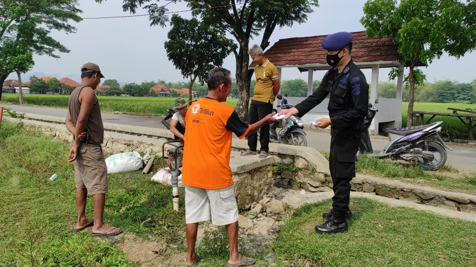 Brimob Jabar Berbagi Tips Pakai Masker Yang Benar Ditengah Pandemi