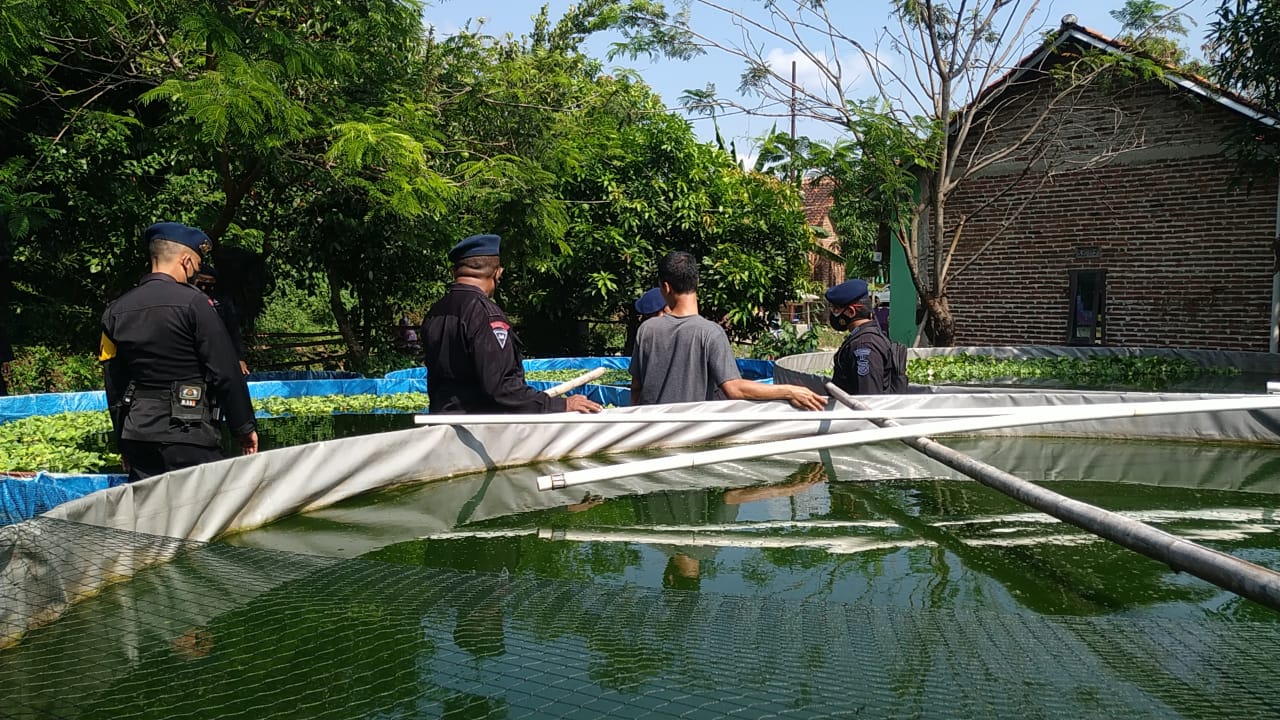 Bentuk Dukungan Terhadap Masyarakat, Brimob Jabar Sosialisasikan Upaya Ketahanan Pangan Nasional 
