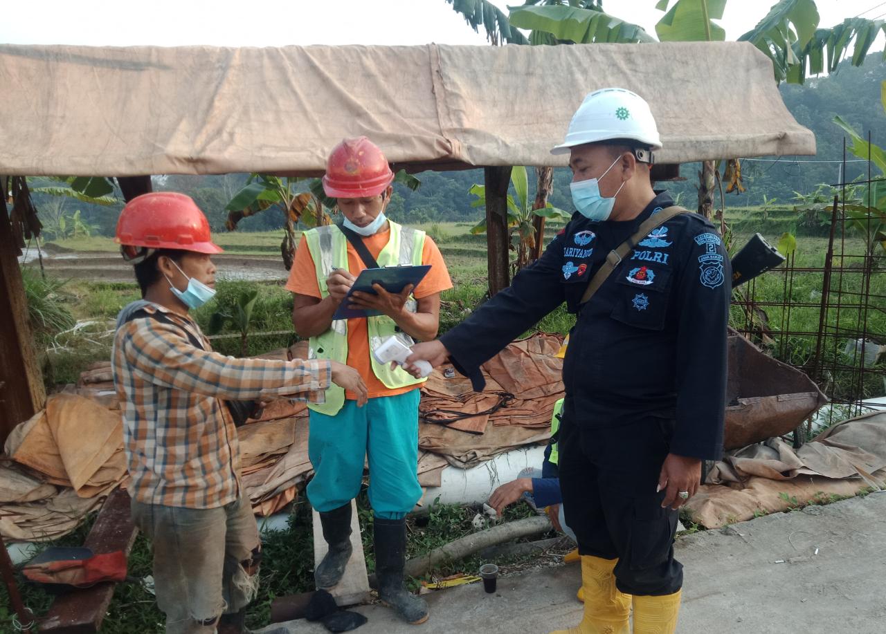 Brimob Jabar Jelaskan Prokes Kepada Karyawan PT. KCIC Bandung