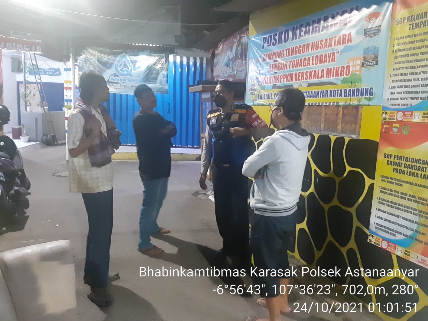 Pastikan Keamanan Wilayah Binaan, Bhabinkamtibmas Kel.Karasak Kontrol Kamling Warga