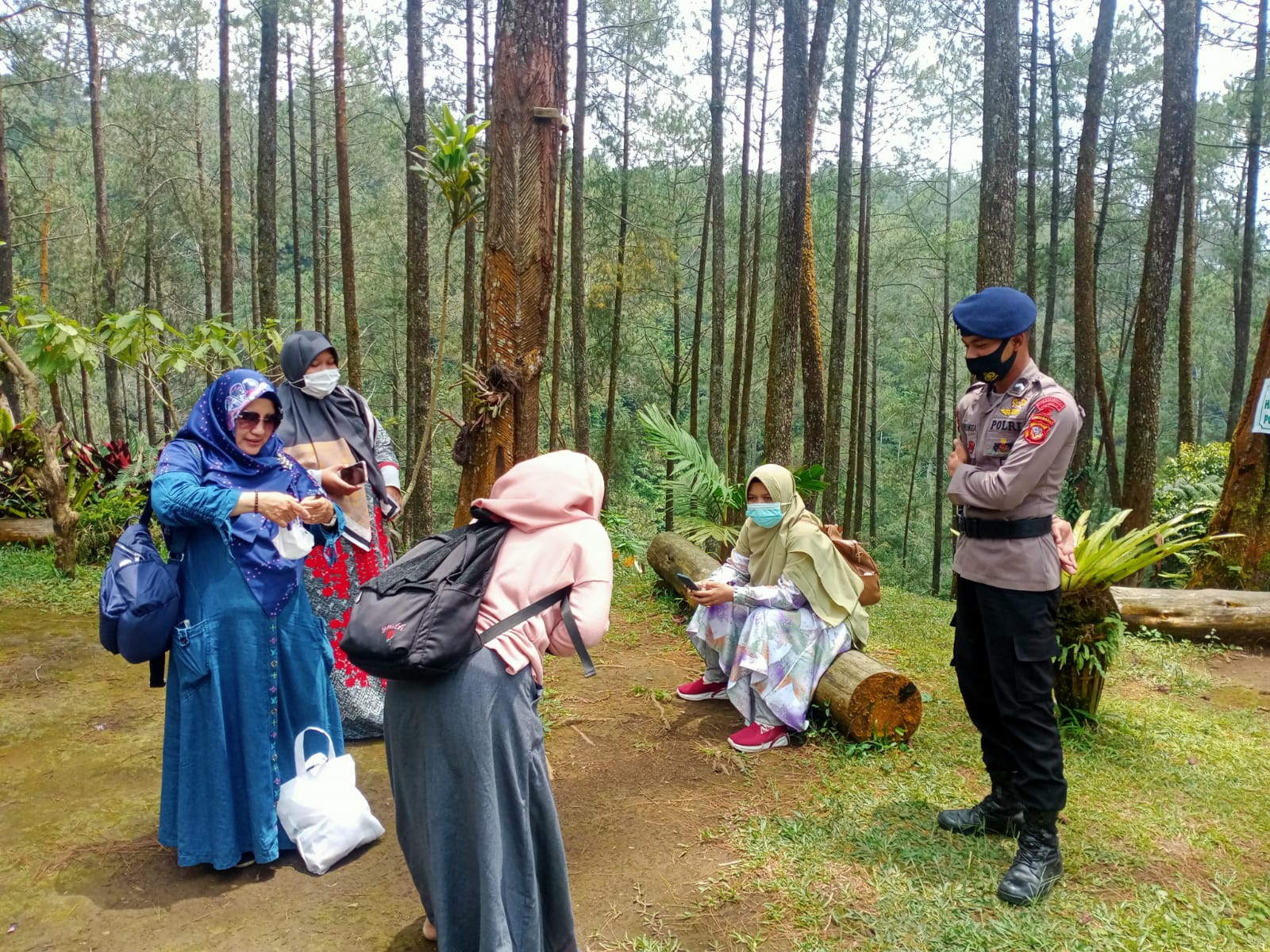 Brimob Jabar Imbau Masyarakat Di Jayagiri Agar Selalu Terapkan Protokol Kesehatan