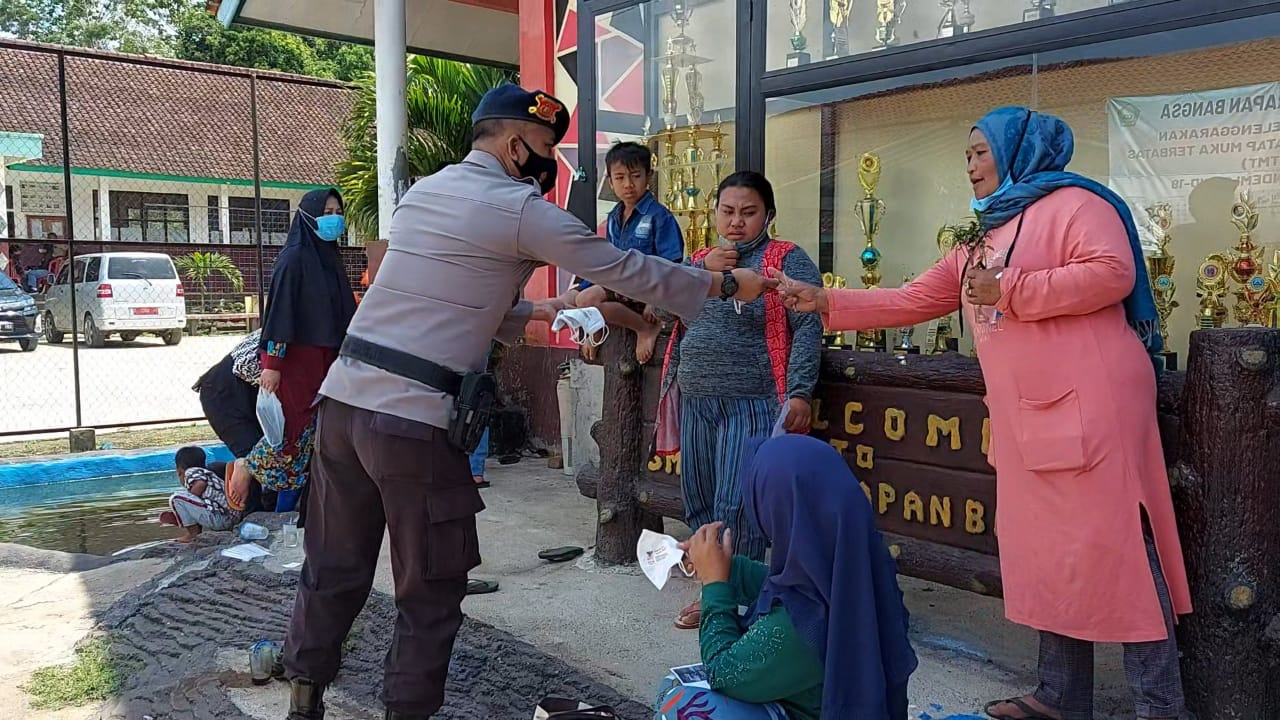 Brimob Jabar Amankan Giat Vaksinasi Massal Di Cikancung