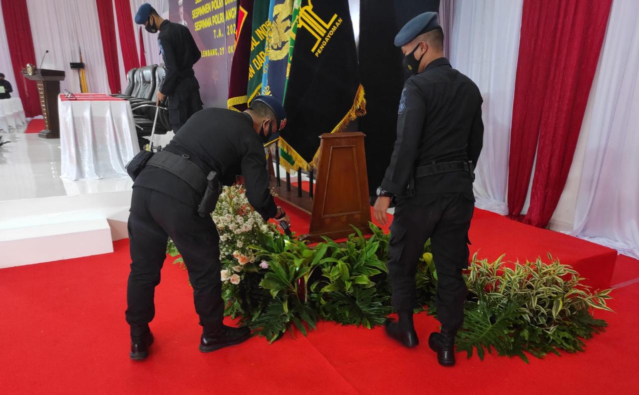 Antisipasi Temuan Membahayakan, Unit Jibom Detasemen Gegana Satbrimob Polda Jabar Laksanakan Sterilisasi Kunjungan Kapolri