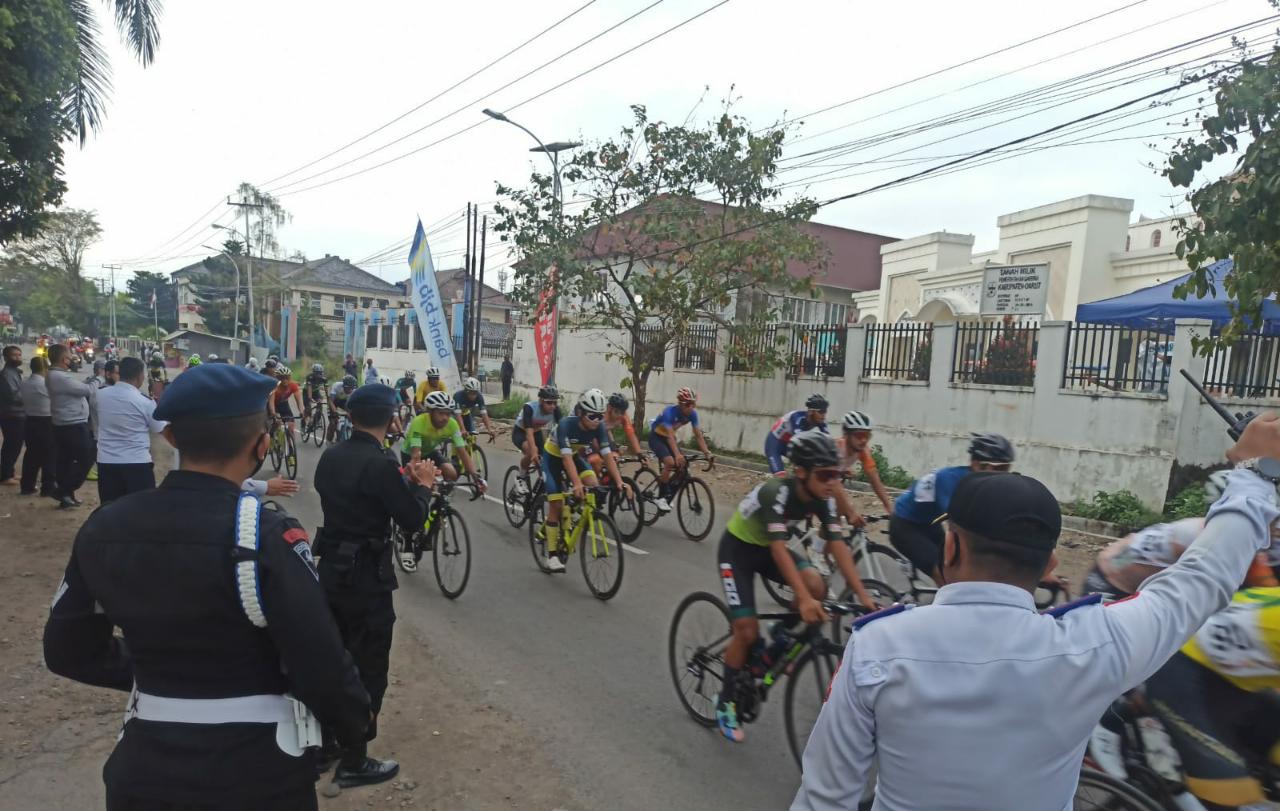 Beberapa Ruas Jalan di Garut Ditutup, Brimob Jabar Amankan Hari Terakhir Kejuaraan Balap Sepeda ICF National Championship 2021