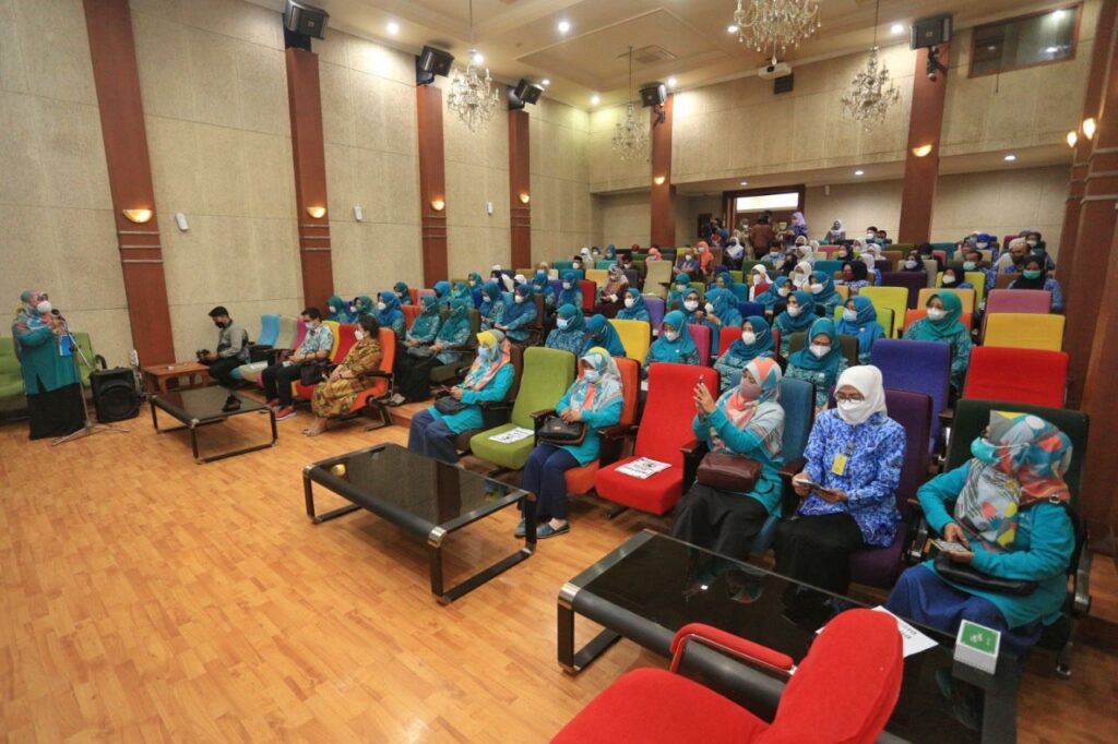 Sebanyak 3.987 Paket Sembako Diserahkan TP-PKK Kota Bandung bagi Keluarga Rawan Stunting