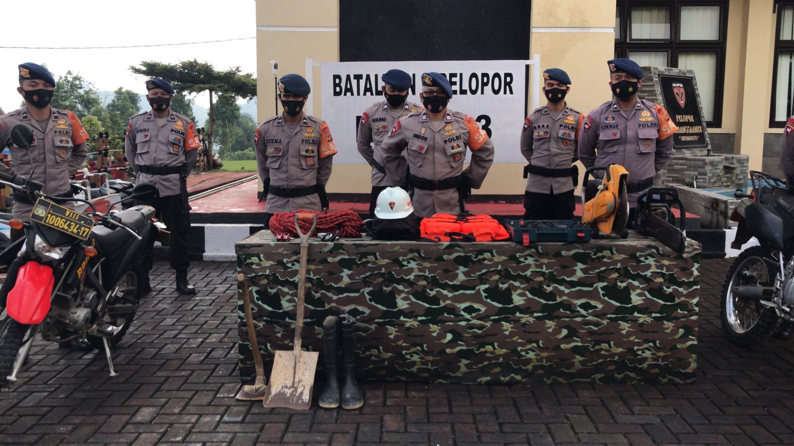 1 SSR Tim SAR Batalyon B Pelopor Siaga Di Posko SAR Batalyon B Pelopor Cipanas