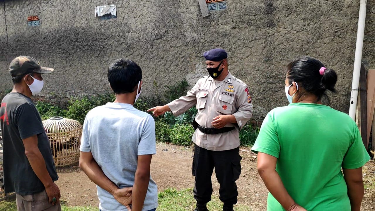 Brimob Polda Jabar Himbau Masyarakat Cikuda Agar Menerapkan Prokes Ditengah Pandemi Covid-19