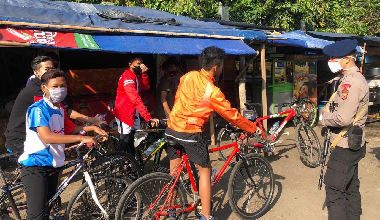 Brimob Jabar Berikan Pemahaman Pentingnya Masker Ditengah Pandemi