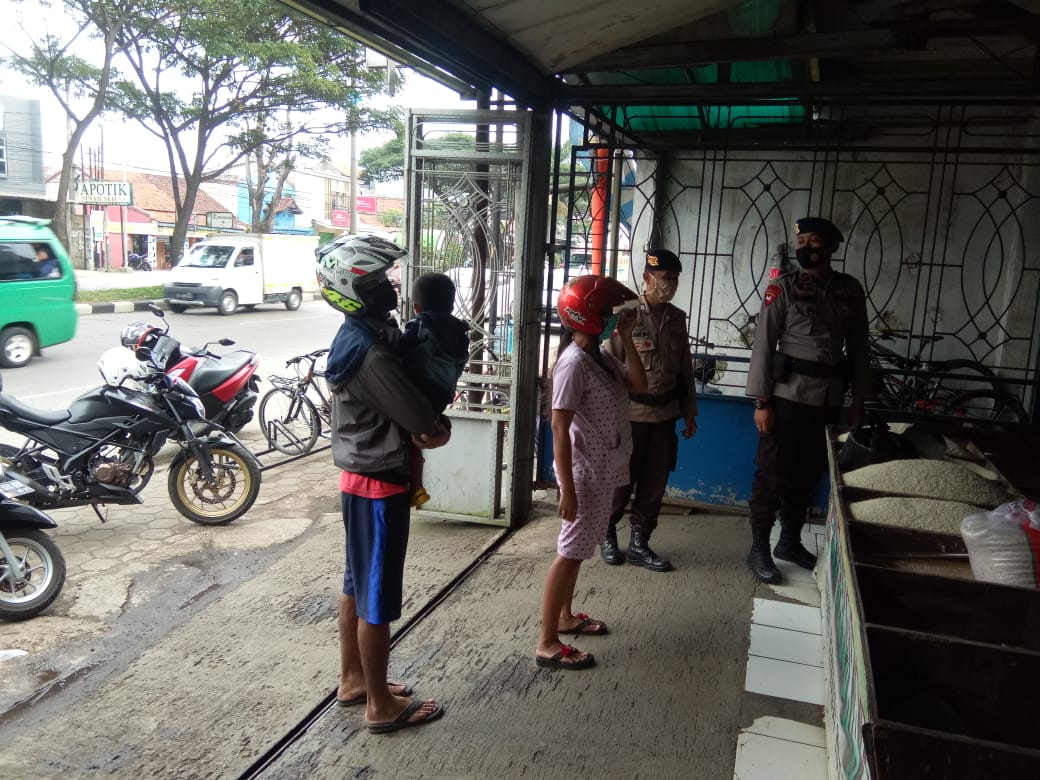 Brimob Jabar Sampaikan Pentingnya Penggunakan Masker, Sayangi Keluarga Jangan Sampai Terpapar Virus Corona
