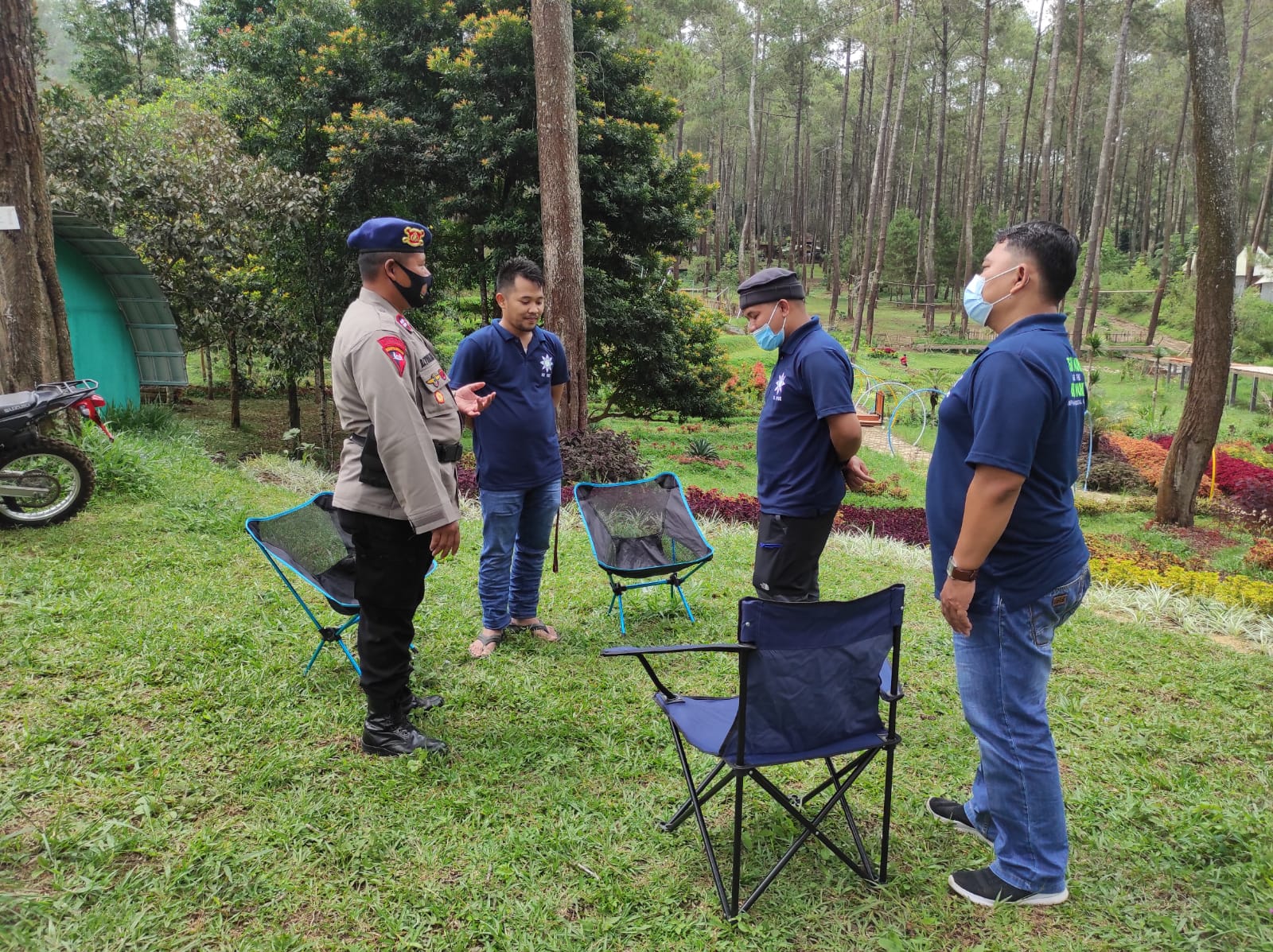 Brimob Polda Jabar Ingatkan Wisatawan Untuk Selalu Menjaga Protokol Kesehatan
