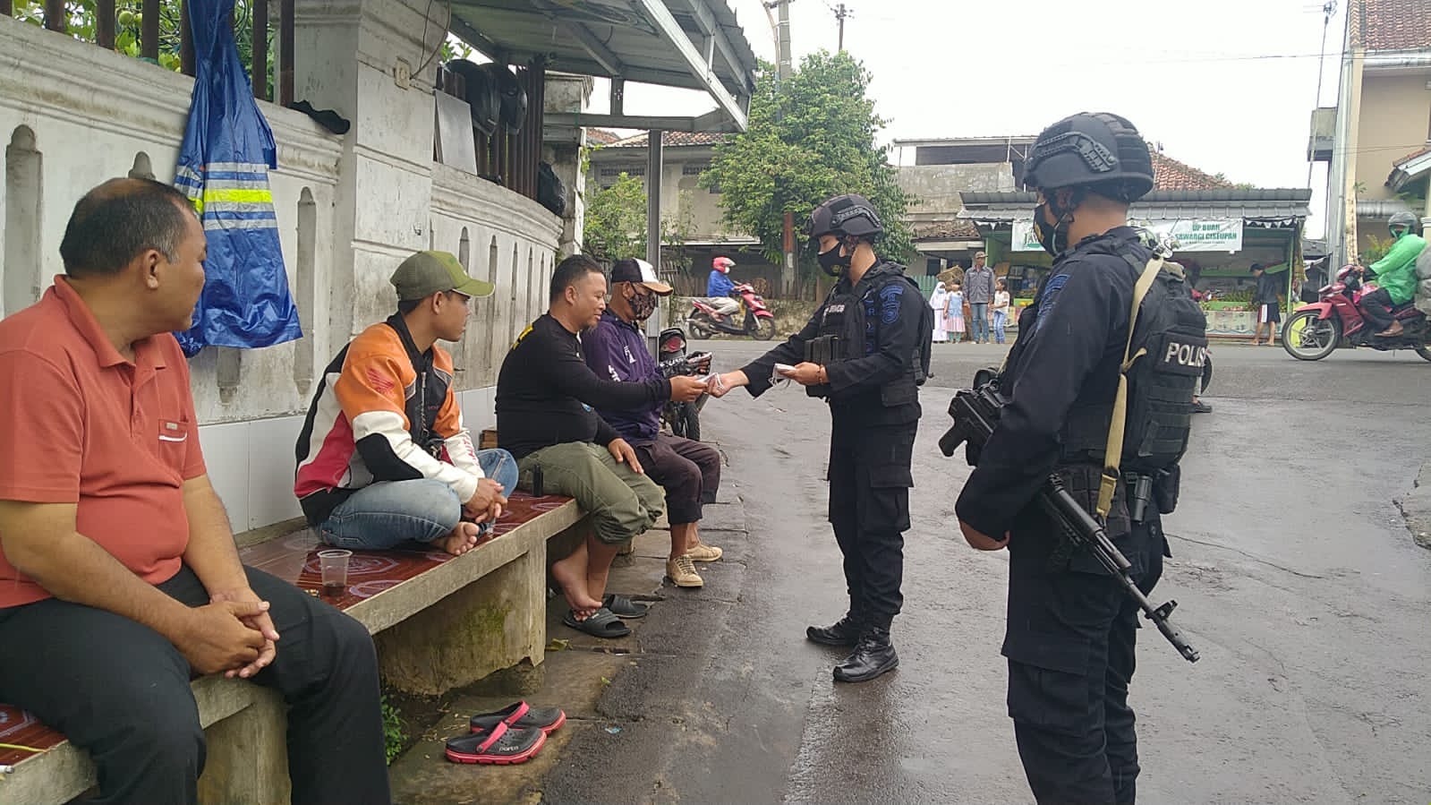 Patroli Brimob Jabar Gencar Ajak Masyarakat Untuk Selalu Terapkan Protokol Kesehatan