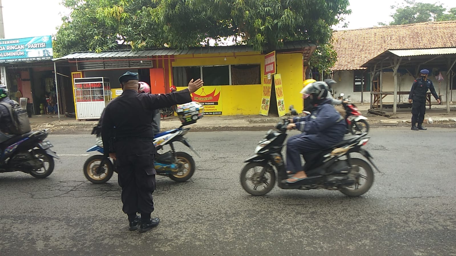 Demi Terciptanya Kelancaran Lalin, Brimob Jabar Laksanakan Gatur Di Hari Weekend