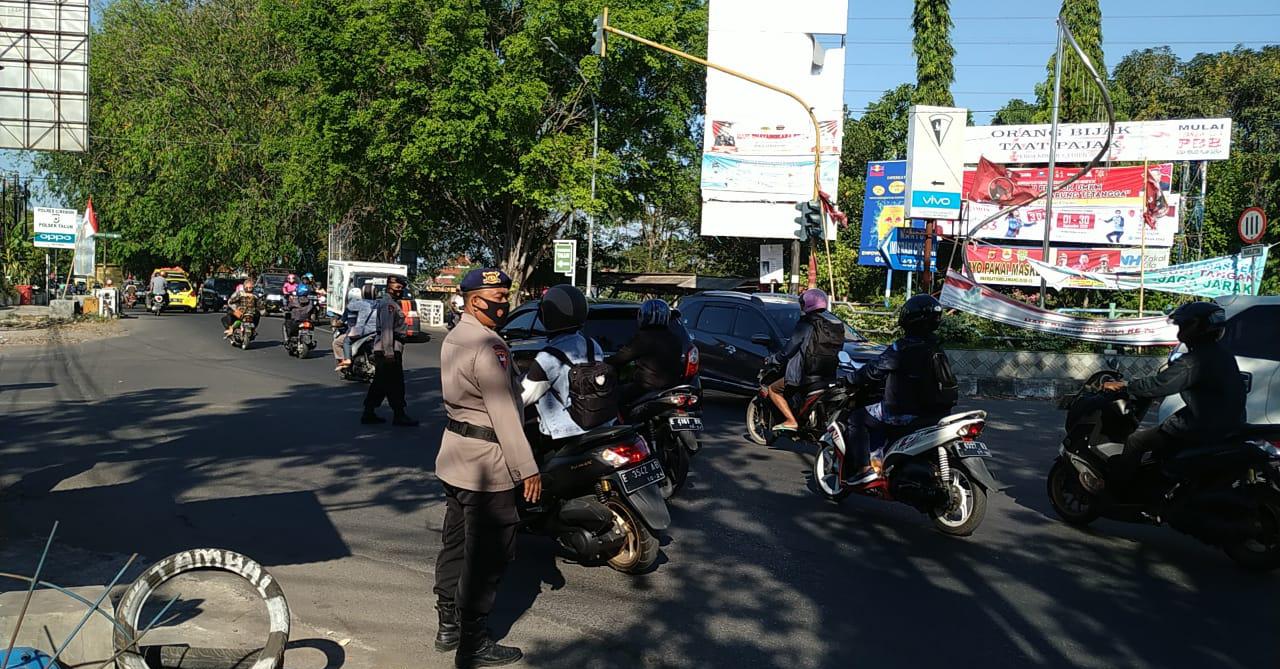 Demi Kelancaran Lalu Lintas, Brimob Jabar Kembali Laksanakan Gatur Di Sekitar Sumber