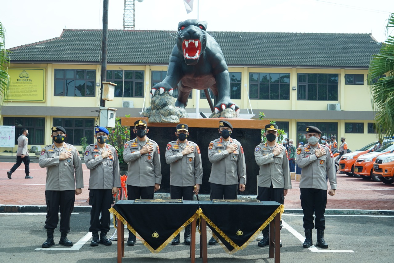 KAPOLDA JABAR RESMIKAN PATUNG MAUNG DAN COMMAND CENTRE DITPAMOBVIT POLDA JABAR