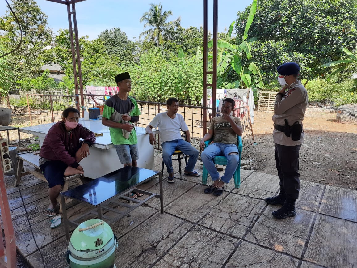 Brimob Jabar Lakukan Patroli Dialogis Cegah Covid 19, Pertegas Prokes Kepada Warga Yang Beraktifitas