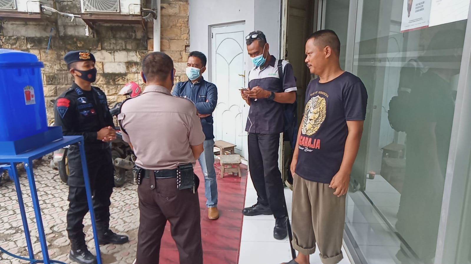 Bhakti Brimob Untuk Masyarakat Giat Anggota Brimob Polda Jabar Menghimbau Masyarakat