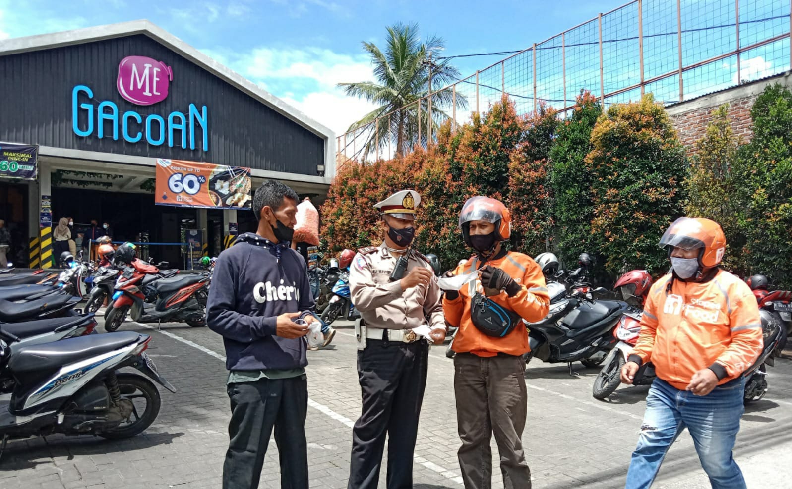 Kabid Humas Polda Jabar : Operasi Zebra Lodaya 2021, Polisi Bagikan Masker Dan Berikan Himbauan Tertib Lalu Lintas Dimasa PPKM