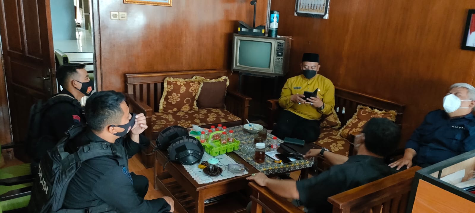 Menjalin Kerjasama Dengan Masyarakat, Brimob Jawa Barat Sambang Ke Desa Sindanglaya