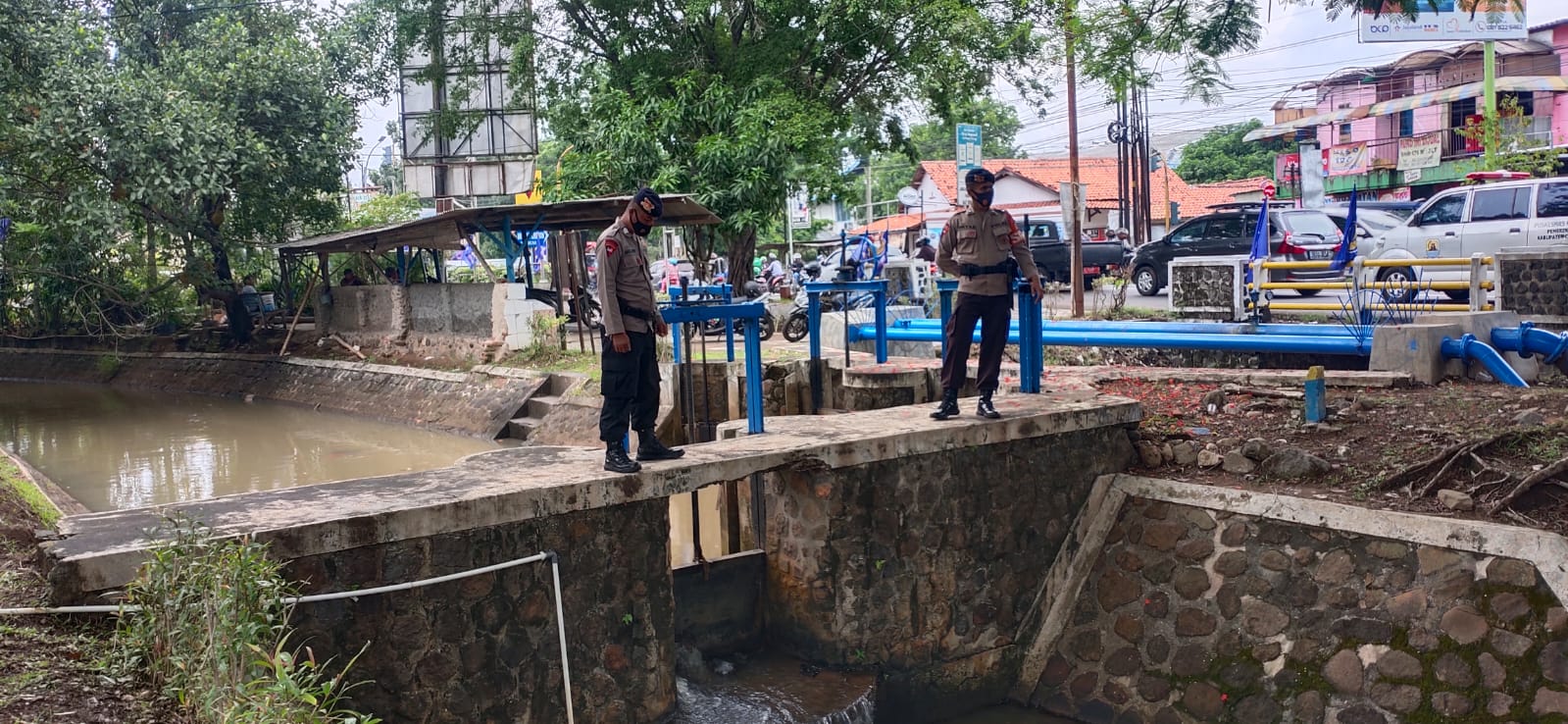 Tim SAR Brimob Kembali Cek Debit Air Sungai Mengantisipasi Banjir