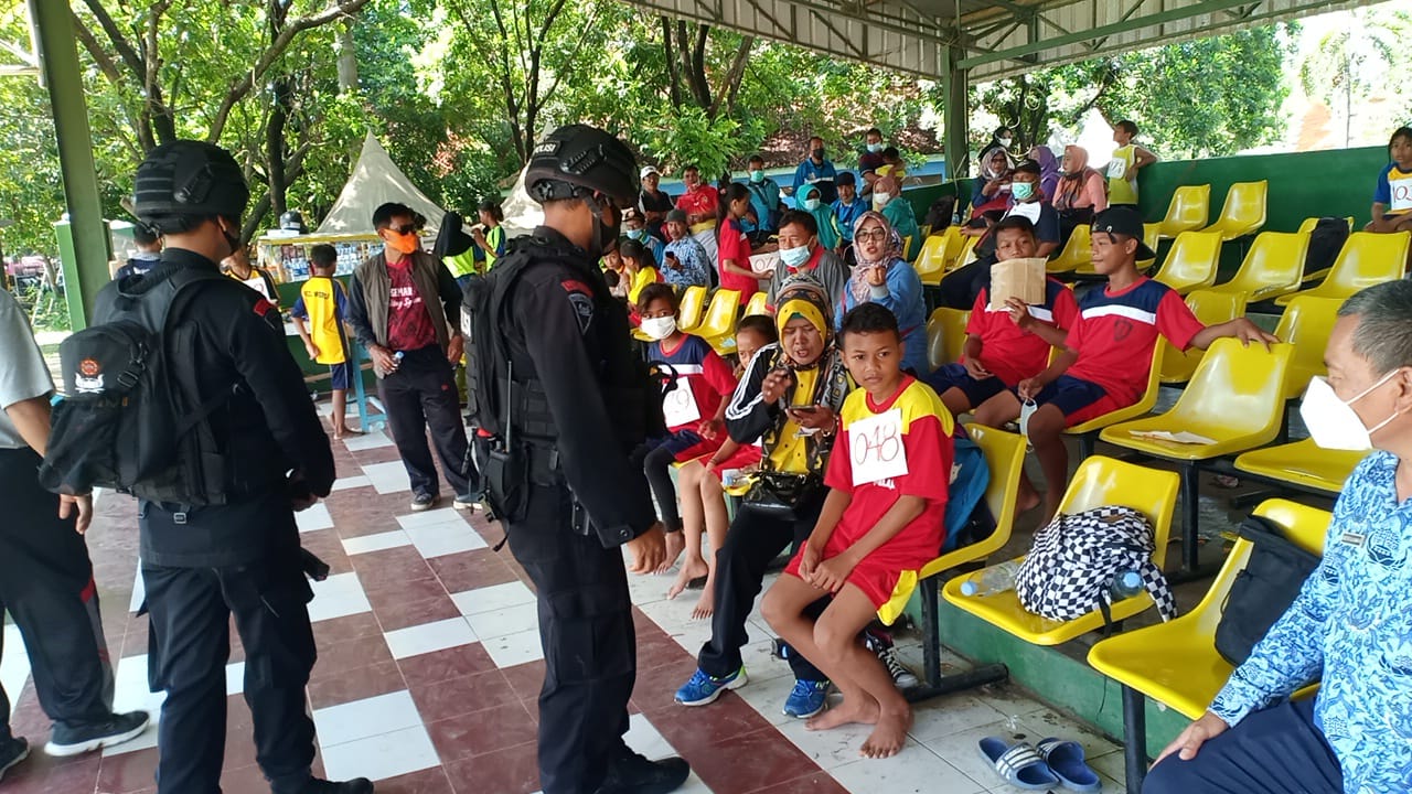 Melalui Cara Humanis Dan Mudah Di Mengerti, Brimob Jabar Sampaikan Protokol Kesehatan 
