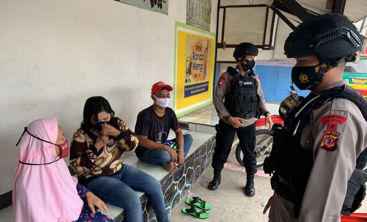 Patroli Brimob Jabar Pantau Keamanan Jatinangor